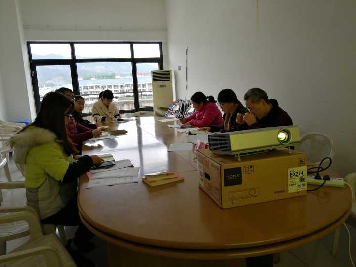 直屬馬克思主義學(xué)院黨支部召開(kāi)組織生活會(huì)和民主評(píng)議部署會(huì)議