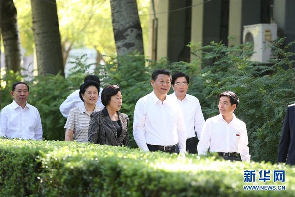 9月9日，中共中央總書記、國家主席、中央軍委主席習(xí)近平來到北京師范大學(xué)看望教師學(xué)生，向全國廣大教師和教育工作者致以崇高的節(jié)日敬禮和祝賀。