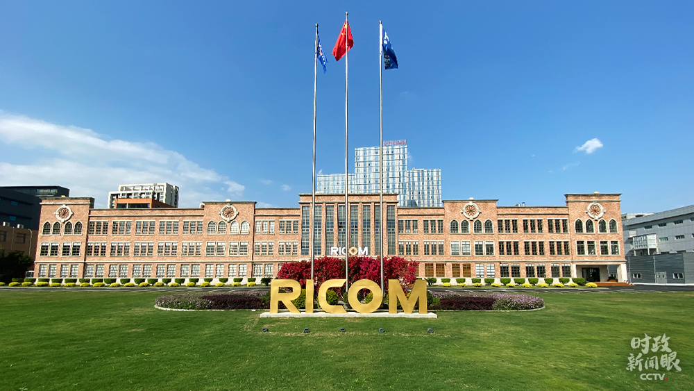 △福光公司企業(yè)技術(shù)中心在去年1月被認(rèn)定為國家企業(yè)技術(shù)中心,這是一項(xiàng)國家級創(chuàng)新榮譽(yù)。(總臺央視記者李輝拍攝)