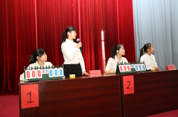 我院舉辦首屆大學生學習馬克思主義理論“一‘馬’當先”知識競賽