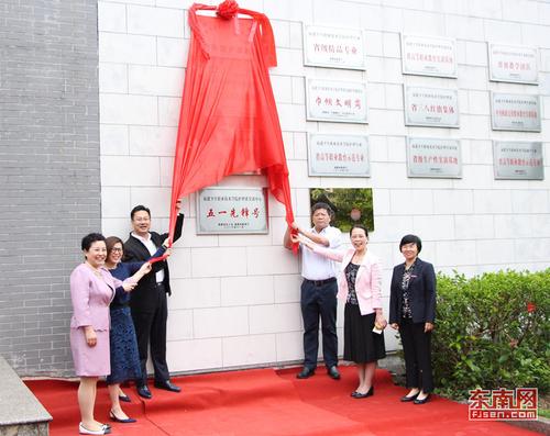 1526015169391093324.jpg 瑞泉康養(yǎng)照護(hù)學(xué)院正式揭牌.jpg