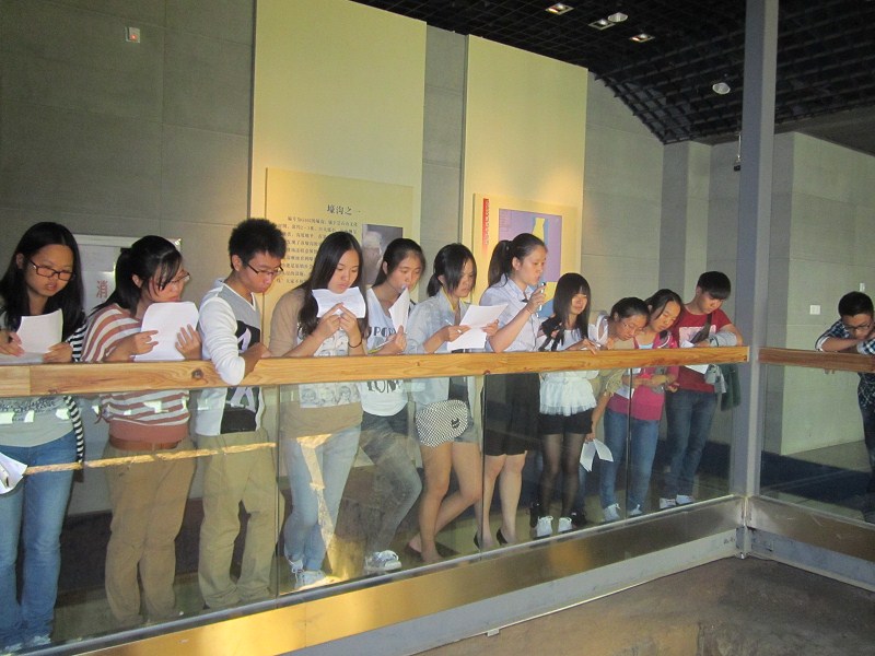 曇石山文化博物館義務講解隊培訓之一：聽取專業(yè)講解與分組培訓