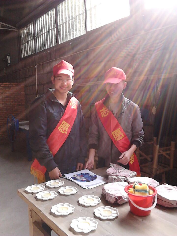 弘揚(yáng)雷鋒精神,彩陶展義工行