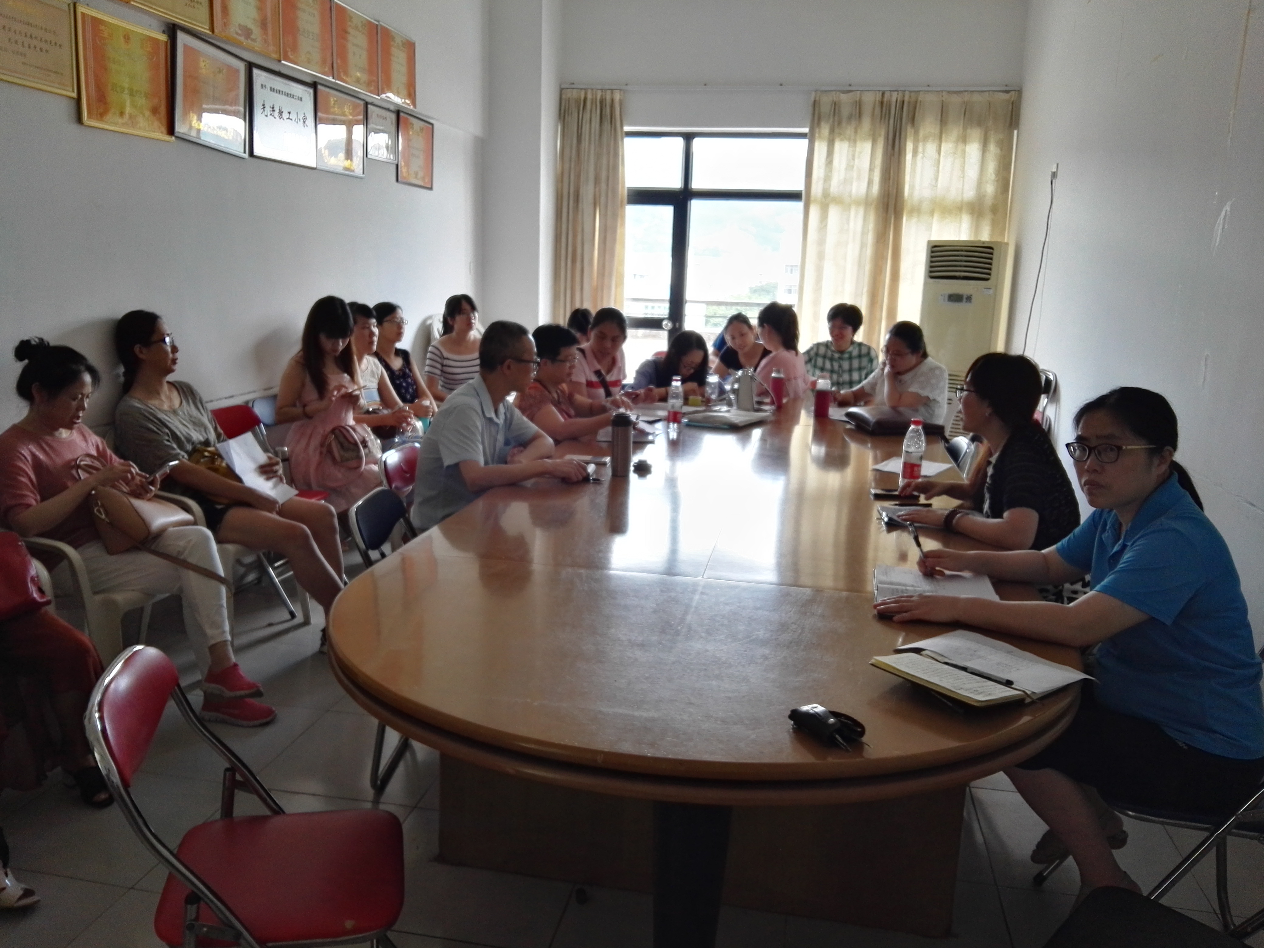 直屬公共基礎(chǔ)部黨支部組織學(xué)習(xí)廖俊波同志先進(jìn)事跡