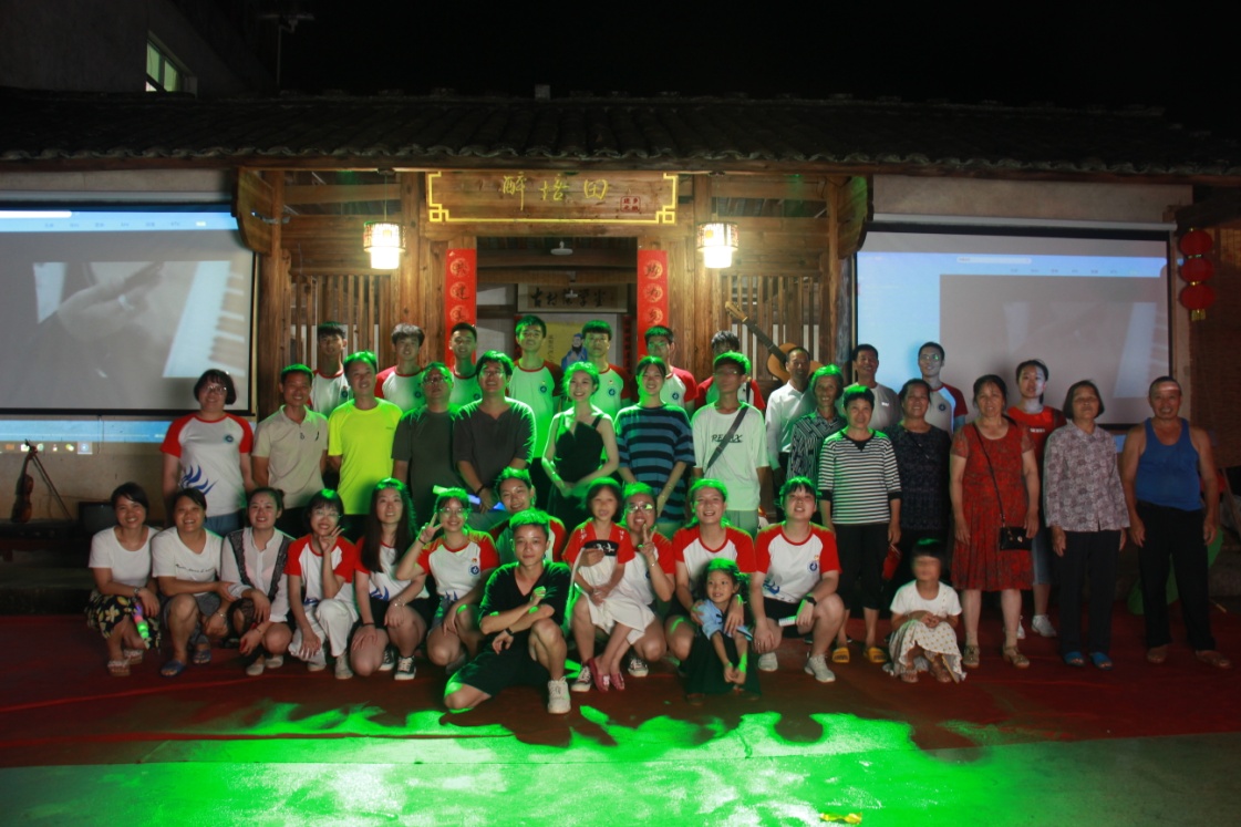 圖13 師生攜手宣和鄉(xiāng)升星村紅歌隊唱響《我和我的祖國》，共慶新中國成立70周年.jpg