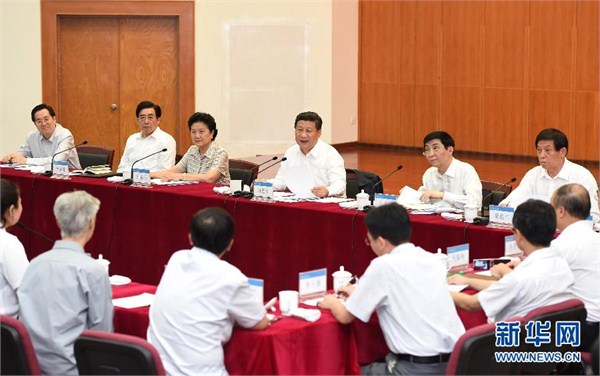 9月9日，中共中央總書記、國家主席、中央軍委主席習(xí)近平來到北京師范大學(xué)看望教師學(xué)生，向全國廣大教師和教育工作者致以崇高的節(jié)日敬禮和祝賀。這是習(xí)近平同學(xué)校師生代表進(jìn)行座談。