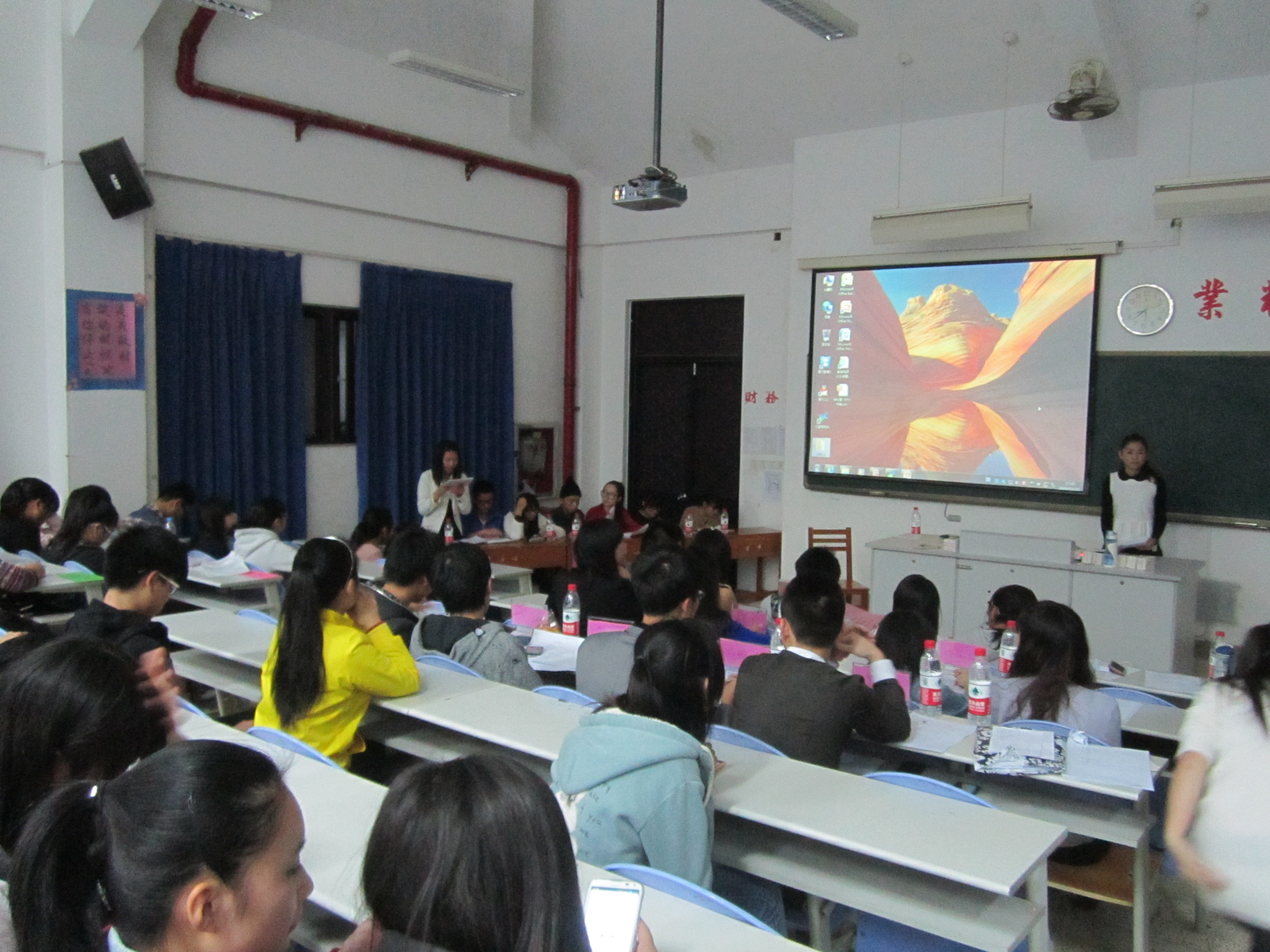 金錢追求與道德追求是否統(tǒng)一——記我院第四屆紀(jì)念“12.9”運動時事熱點辯論初賽